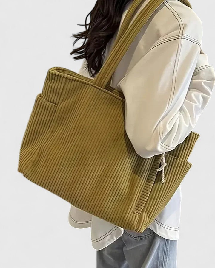 Women's Sophisticated Tote Bag Elegant Design Versatile Everyday Carry