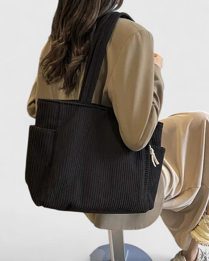 Women's Sophisticated Tote Bag Elegant Design Versatile Everyday Carry