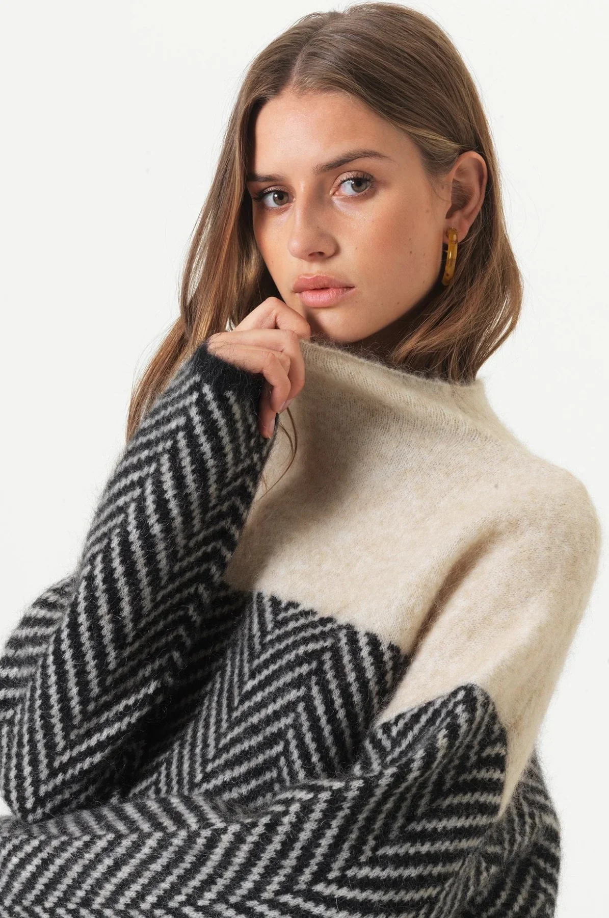 Women's Turtleneck Sweater Herringbone Pattern Fitted Long Sleeve Casual