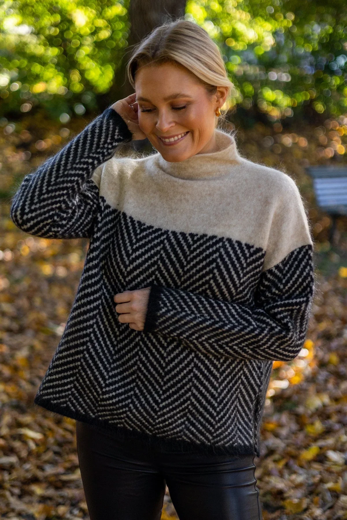Women's Turtleneck Sweater Herringbone Pattern Fitted Long Sleeve Casual