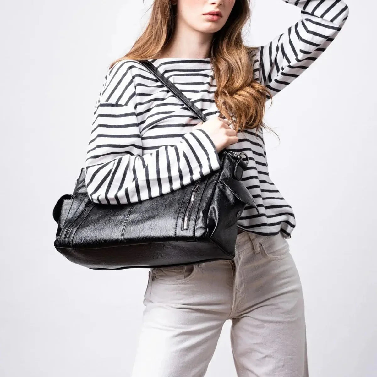 Women's Spacious Shoulder Bag Elegant Design Versatile Everyday Tote