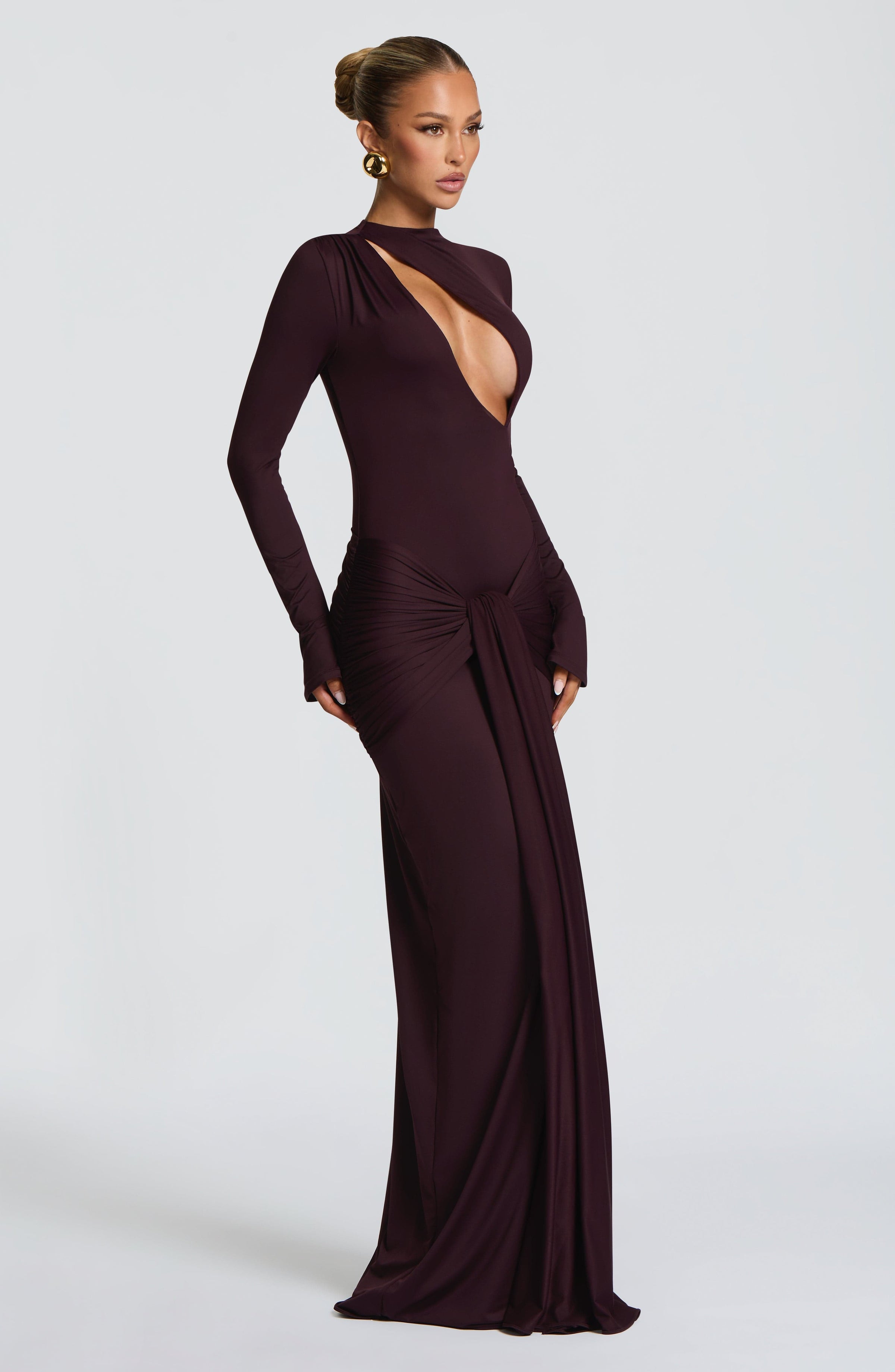 Women's Maxi Dress Flowing Silhouette Sleeveless V-Neck Elegant Occasion