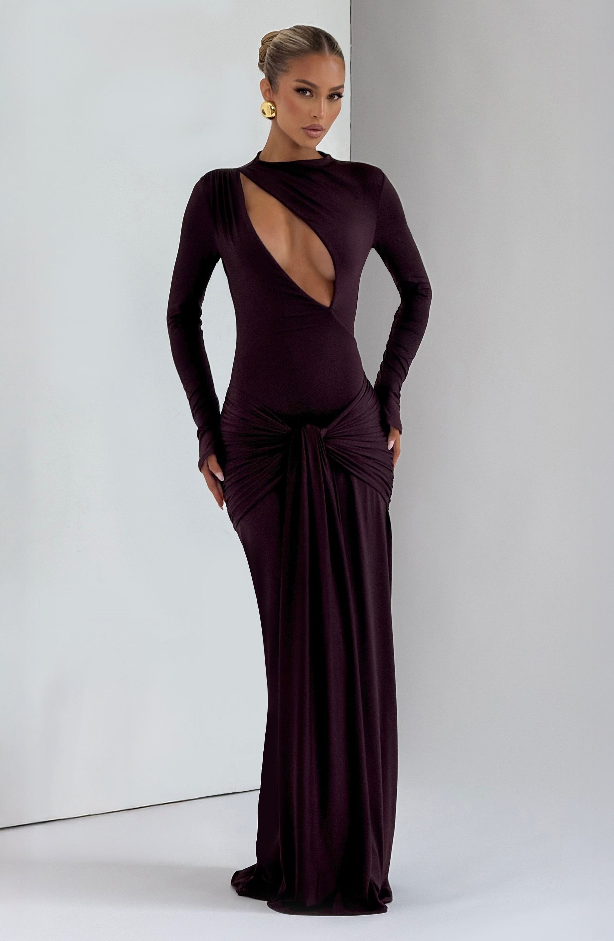 Women's Maxi Dress Flowing Silhouette Sleeveless V-Neck Elegant Occasion